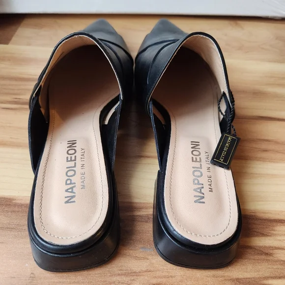 NWT Italian Women's Black Leather Mule. Pointed toe. - Picture 5 of 6